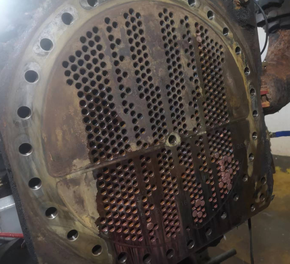 蒸发器维修前故障状态：备用蒸发器被堵18根铜管