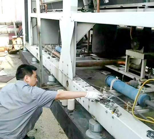 斯力欧制冷签约泰州制药顿汉布什水冷冷水机组维保